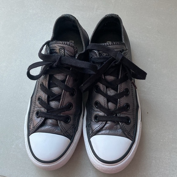 Converse All Star Women's Shoe Metallic Gray Low Top Leather Size 5 - Picture 3 of 10